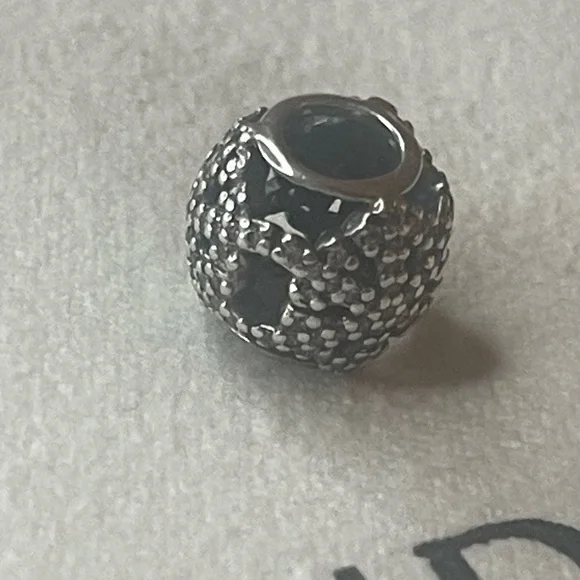 Pandora Snowflake charm - Black Friday 2013 - Picture 6 of 8